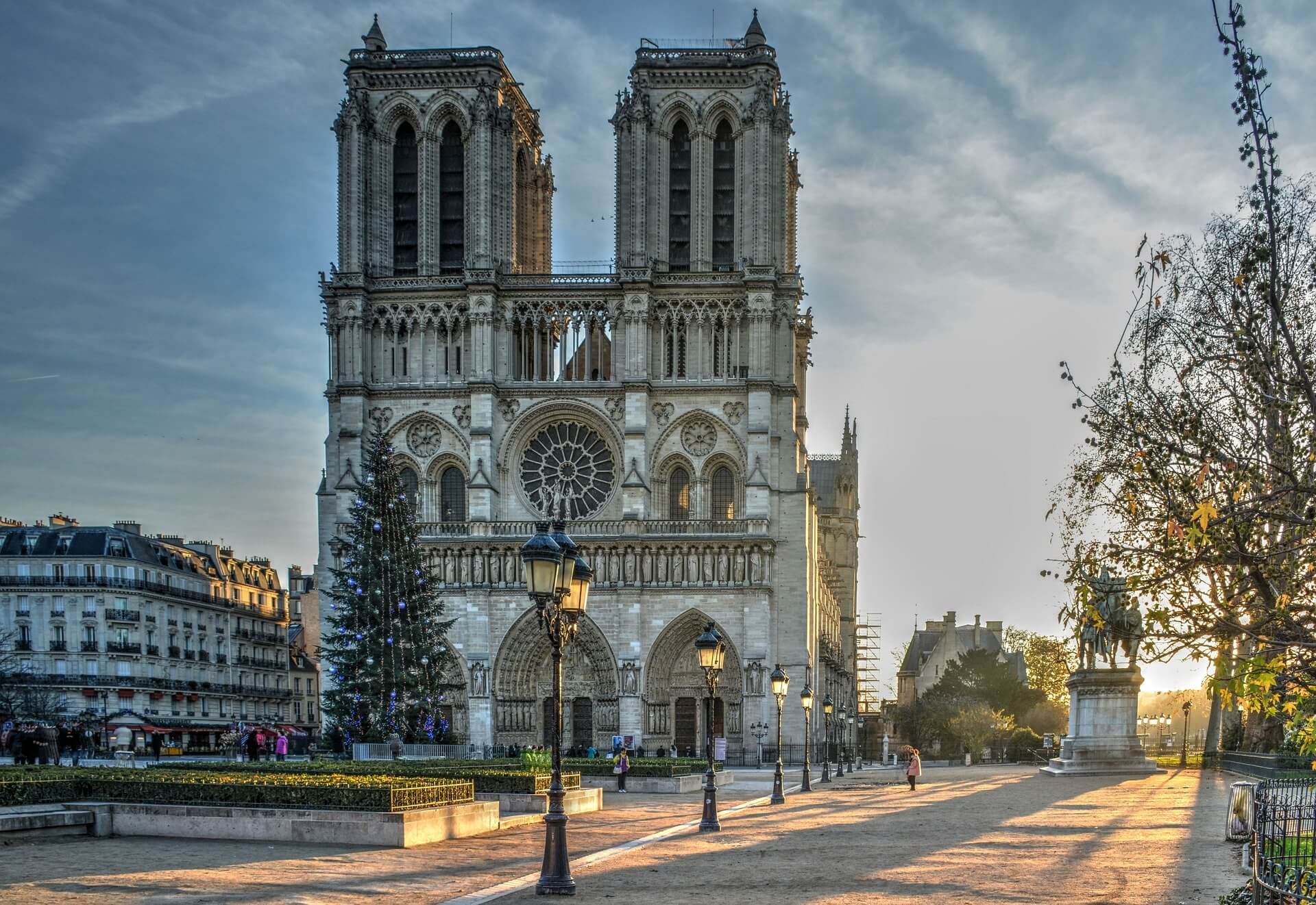 AF Westchester - French monuments... Notre-Dame de Paris et Versailles